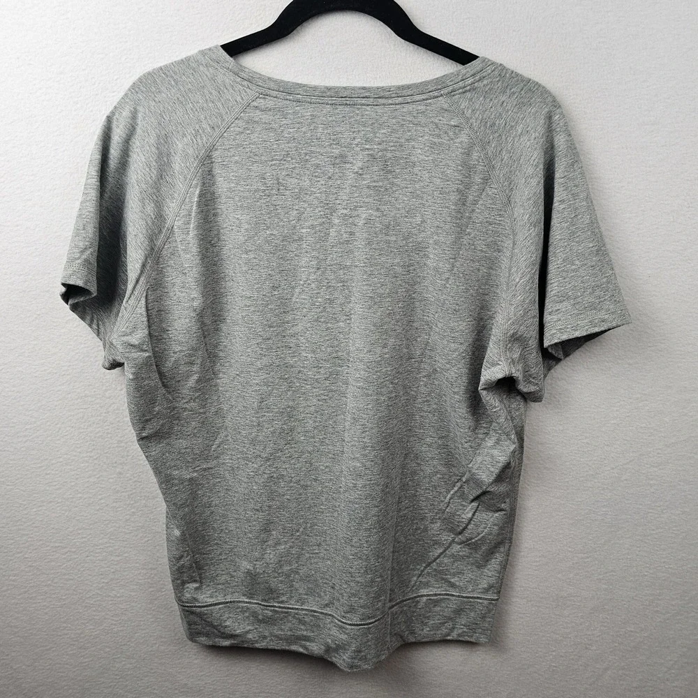 Nike Top Woman's Size Medium Gray Short Sleeve T-Shirt Dri-Fit